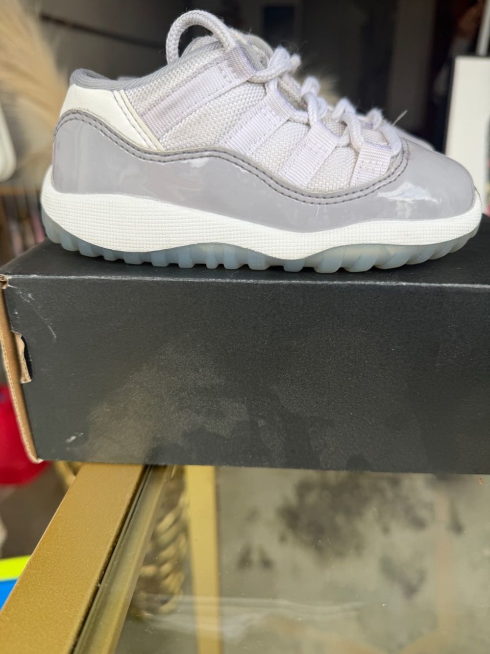 Boys 8C Nike Air Jordan Boys Retro 11 Low White Grey